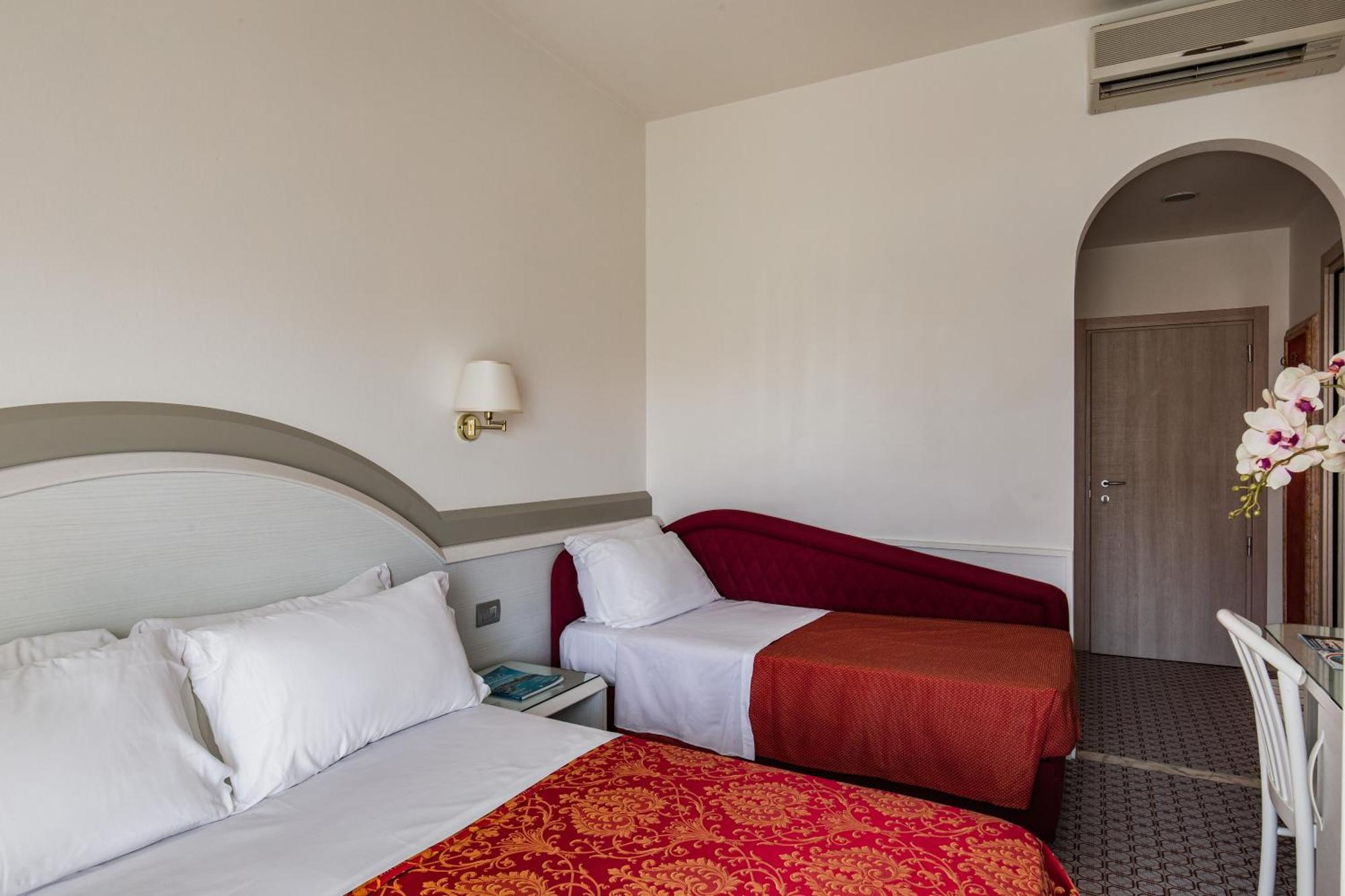 Hotel Caravelle Чезенатіко Екстер'єр фото